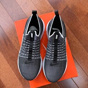 Nike Phantom Run 2, 10.5. Black/White.